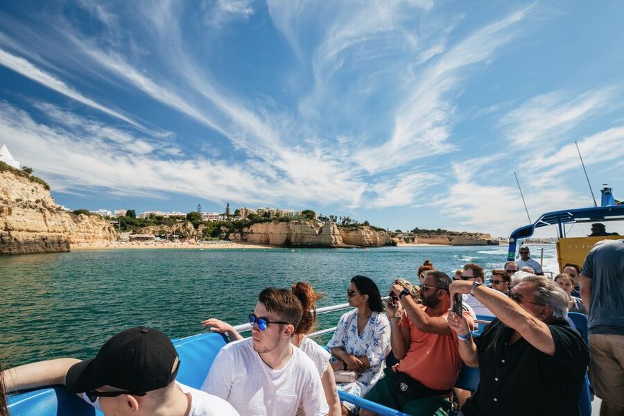 Albufeira: 2.5-Hour Benagil Caves & Dolphin Watching - Getting to Dream Wave at the Marina of Albufeira (Gate 4 Café)