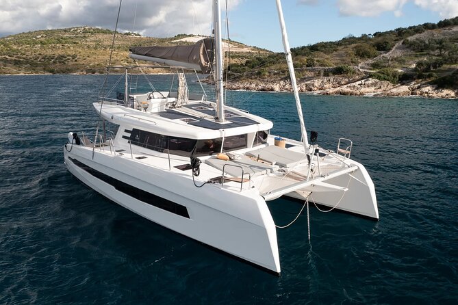 Albufeira: 2h30 Sunset Sailing Experience - "Unwind" - Boat, comfort, and what to expect from a 2.5-hour cruise