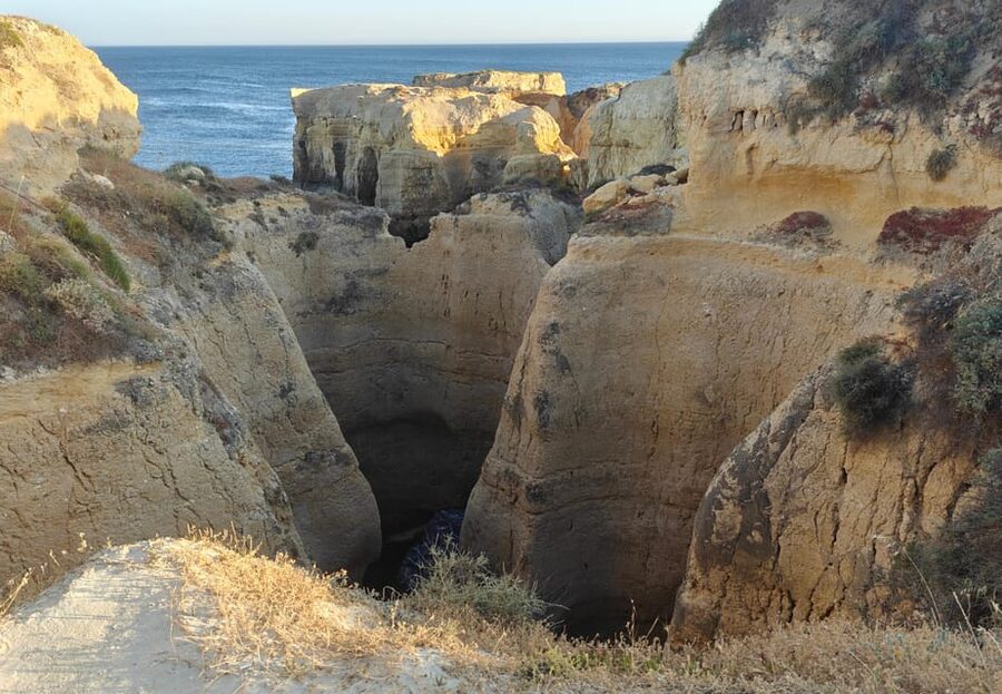 Albufeira: Albufeira Marina & west coast Tour 1.5h - S. Rafael and Castelo: quick beach time with photo-friendly viewpoints