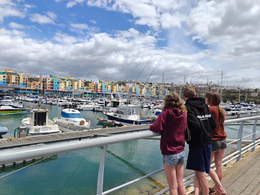 Albufeira: Albufeira Marina & west coast Tour 1.5h - Pickup from Albufeira, and a smooth start in a yellow tuk tuk