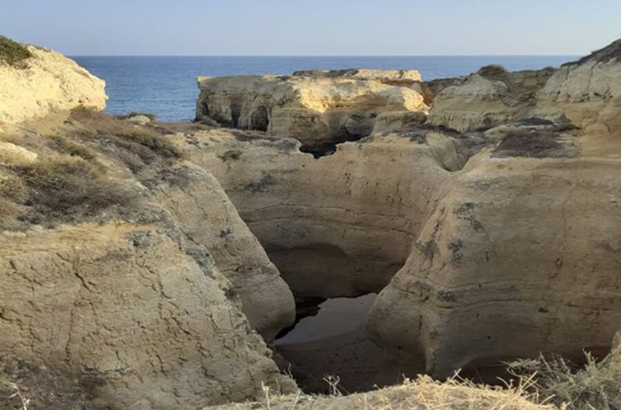 Albufeira: Beaches, Old Town, and Salgados Lagoon Jeep Tour - Old Town Albufeira: White Streets, Churches, and an Old Arab Fortification