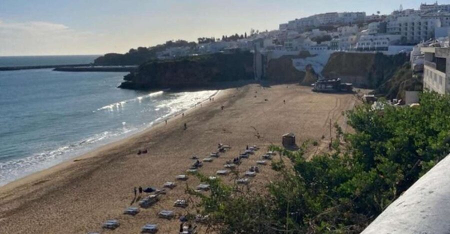 Albufeira: Old Town History Walking Tour with Tapas & Wine - Inside the Old Town: castle history, narrow lanes, and a tunnel stop