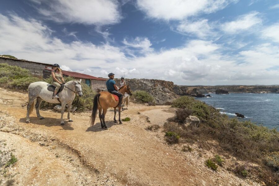Algarve: 1-Hour Carrapateira Horseback Riding Tour - Guides, Team Energy, and Why People Mention Names