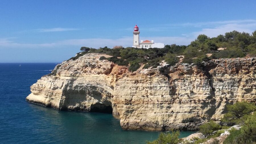 Algarve: Carvoerio and Benagil Walking Tour and Cruise - Guides make the day: what you gain beyond the scenery