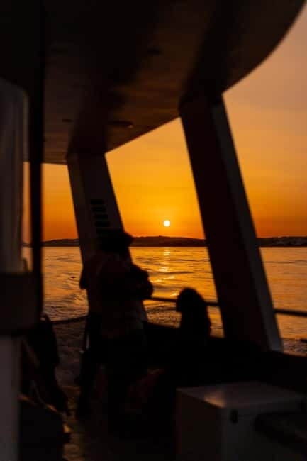 Algarve: Catamaran Sunset Tour with DJ or Live Guitarist - Welcome drink, onboard bar, and what to do with your hands