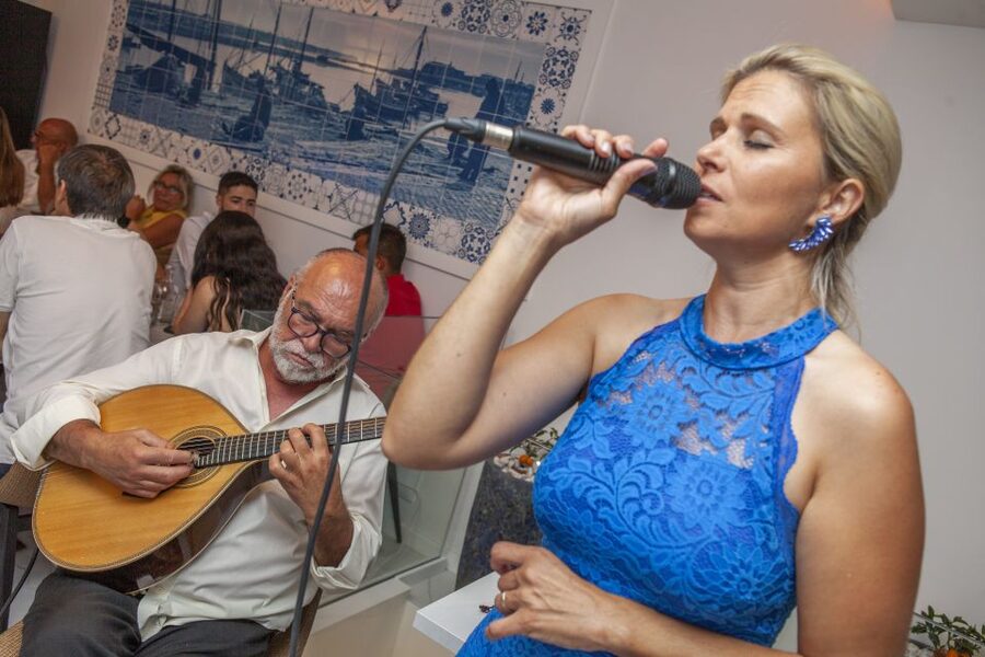 Algarve: Fado Night with 6- Course Algarvian Tapas Dishes - Algarve’s fado night, food-first with music that keeps pace