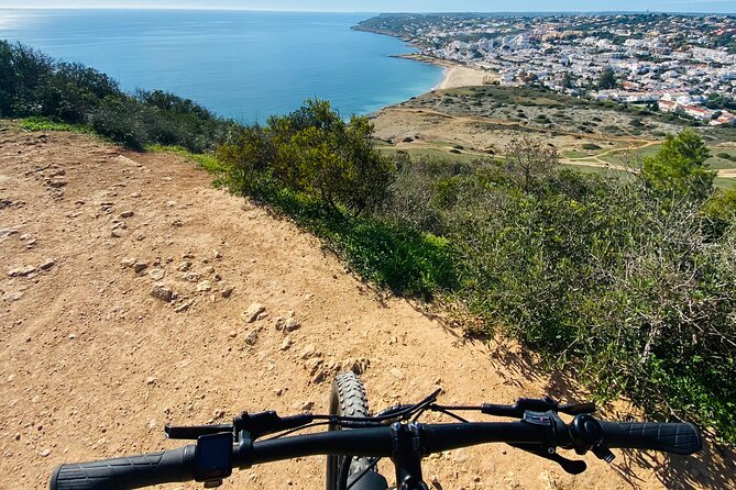 Algarve: Lagos sightseeing guided tour with E-bikes - Meeting at Hotel Marina Rio and what the first minutes are like