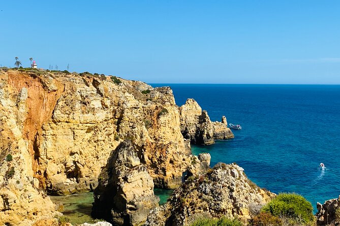Algarve: Lagos sightseeing guided tour with E-bikes - Stop 4: Praia do Canavial, cliffs close to the action