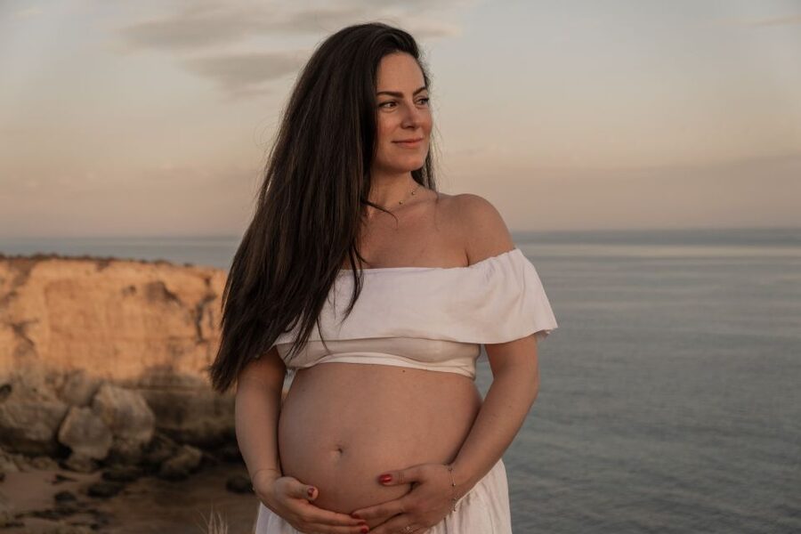 Algarve: Photoshoot for couple, family, portrait - Outfits That Match the Algarve Without Trying Too Hard