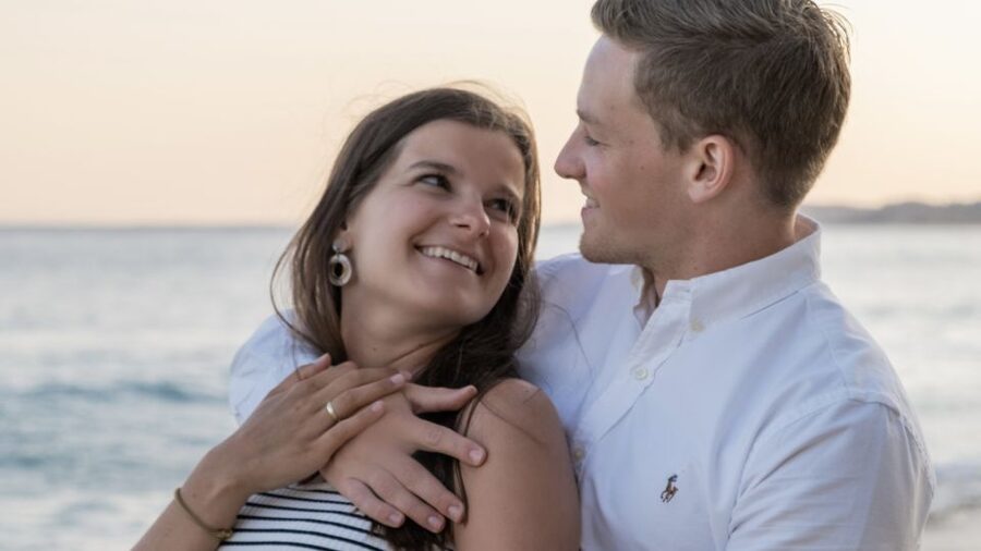 Algarve: Photoshoot for couple, family, portrait - Posing Help for Couples, Families, and First-Timers
