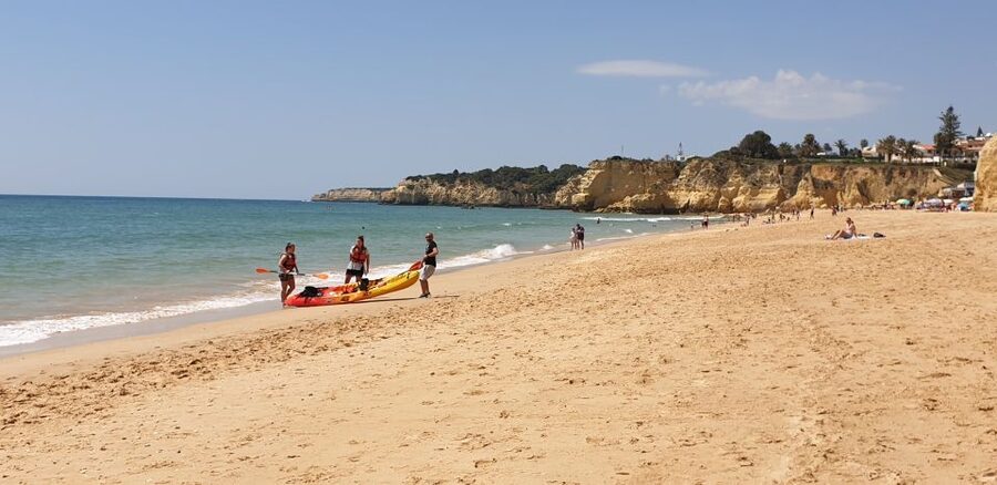 Armação de Pêra: Kayak Rental Service - Finding The Meeting Point Behind Holiday Inn Algarve Hotel