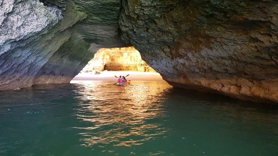 Benagil Cave - Kayak Guided tour - The flow of the tour: a guided route with breaks that make sense