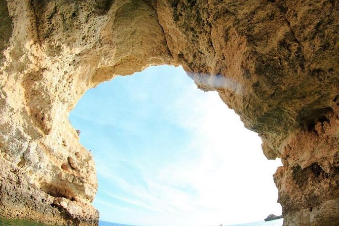 Benagil Caves Boat Cruise - Algar de Benagil caves: 5 minutes of magic, with safety limits