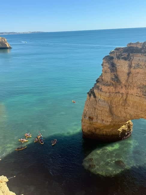Benagil: Guided Kayak Tour inside caves and Praia da Marinha - Timing and parking: the Sunday-morning German guide and the summer crunch