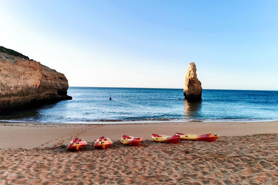 Benagil: Guided Kayaking Tour to the Benagil Cave - Your starting point: the office by the parking, not the sand