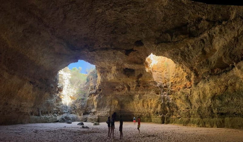 Benagil Kayak Tour: Explore Secret Caves with Licensed Guide - Meet the guides: the Diogo and Jack factor