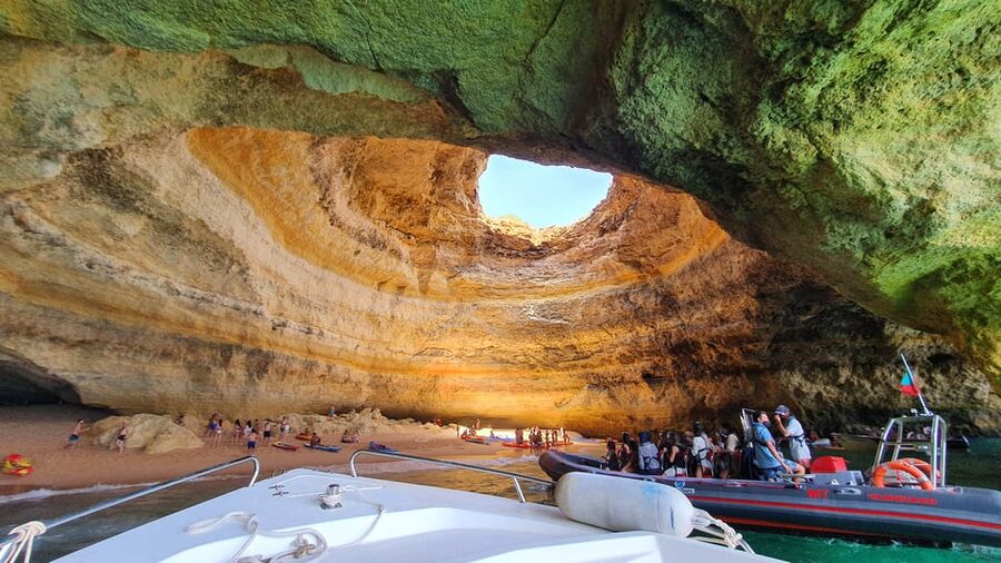 Benagil: Passeio 2 horas de Barco a Gruta de Benagil - Price and value: what $35 buys you in real time