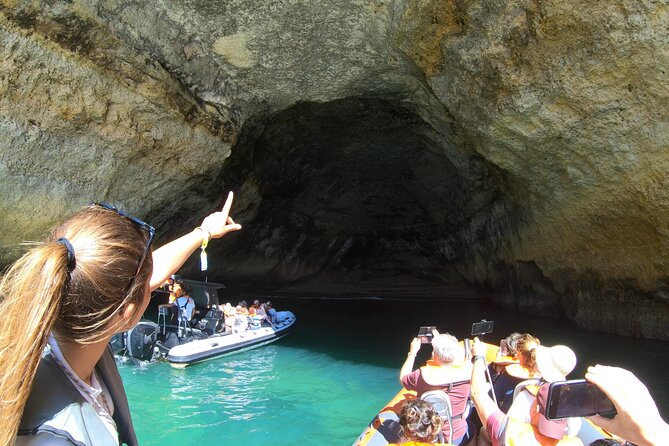 Boat trip to the caves of Benagil - Dolphins and marine life: real odds, not a guarantee