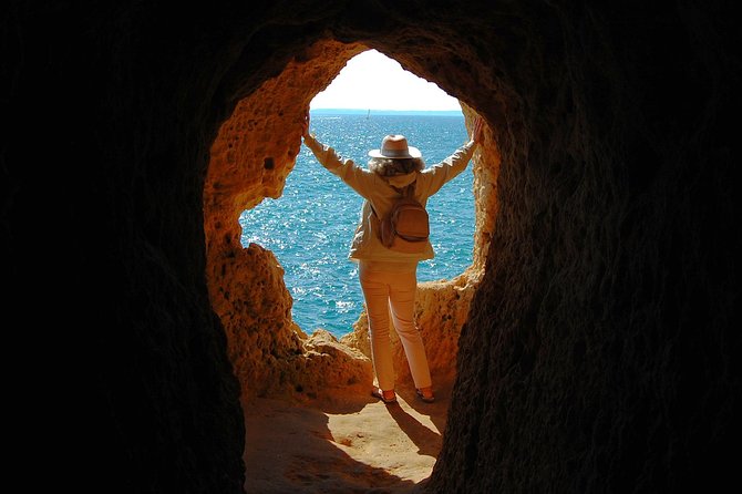 Carvoeiro and Silves Premium - Shared small group > VTours Algarve - Stop 2 A Boneca: a tunnel into The Doll rock formation