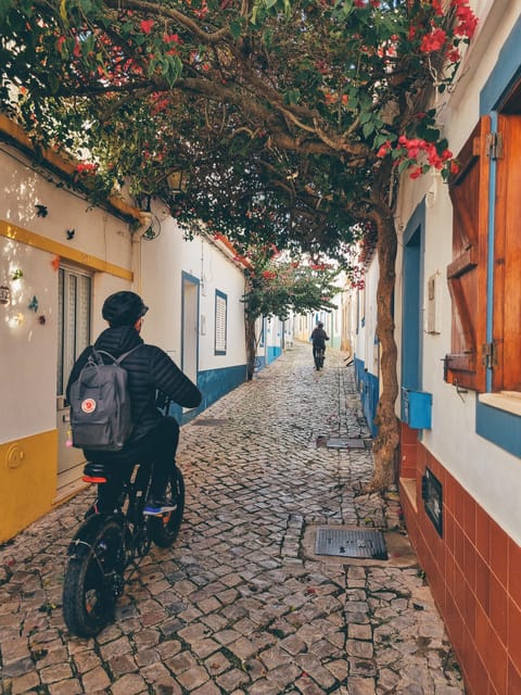 Carvoeiro & Ferragudo: Private Fat Bike Tour - Starting at Ferragudo BikeFlow and getting set up right