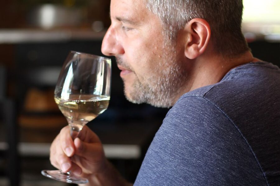 Carvoeiro/Portimão/Alvor: Wine Tour w/ Tasting, Tapas, Music - Live Portuguese music, sung and played during the tasting