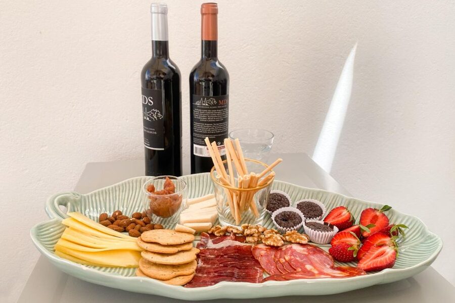 Carvoeiro/Portimão/Alvor: Wine Tour w/ Tasting, Tapas, Music - What happens after the tasting: on-site shopping for Algarve treats