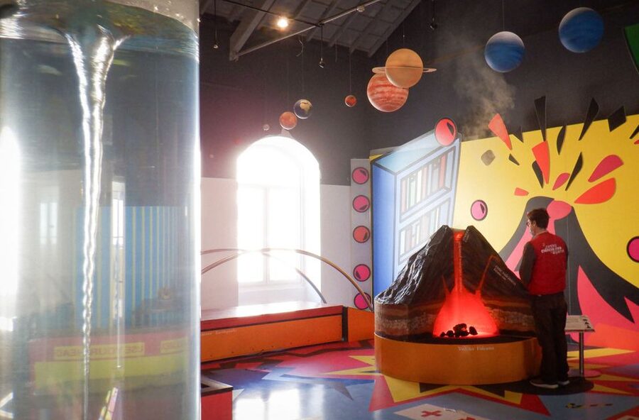 CCVAlgarve Family Ticket | 2 adults + Children - Entering the Algarve Life Science Centre in the big yellow building