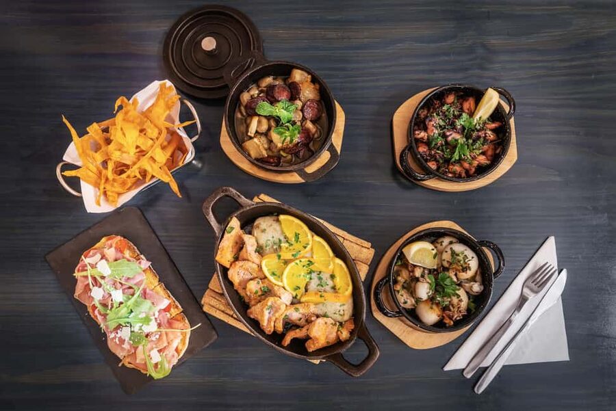 Faro City Portuguese Wine Tasting and Tapas Guided Tour - The real stars: 10 tapas and 9 local drinks