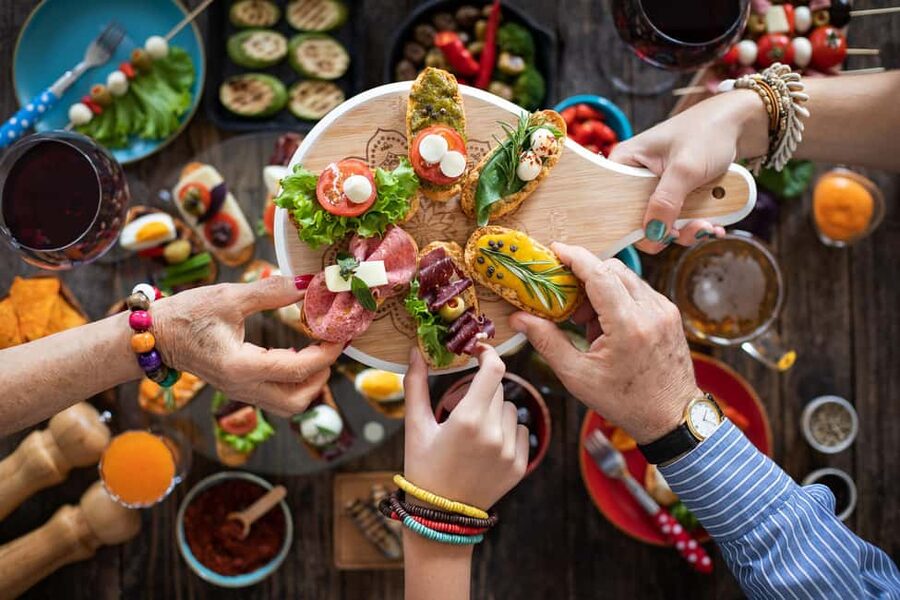 Faro City Portuguese Wine Tasting and Tapas Guided Tour - How the 3-hour route actually feeds you