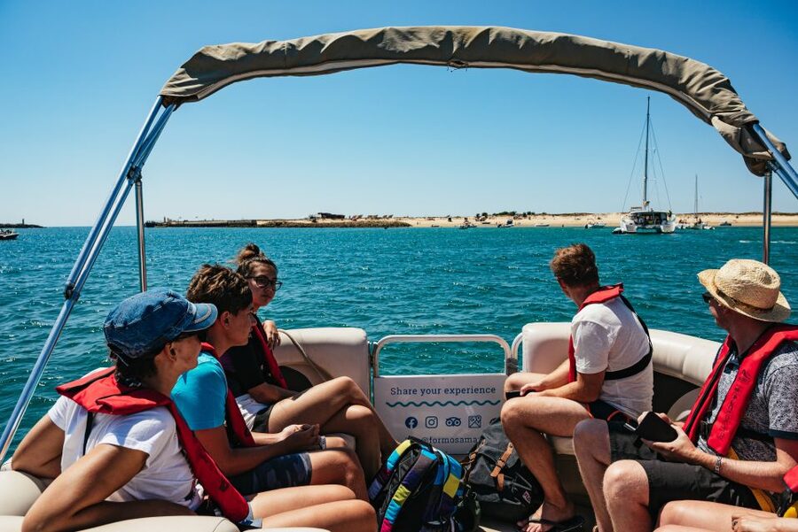 Faro: Deserta Island and Farol Island Catamaran Boat Trip - Farol Island and the Culatra Lighthouse: your main walk and beach reset