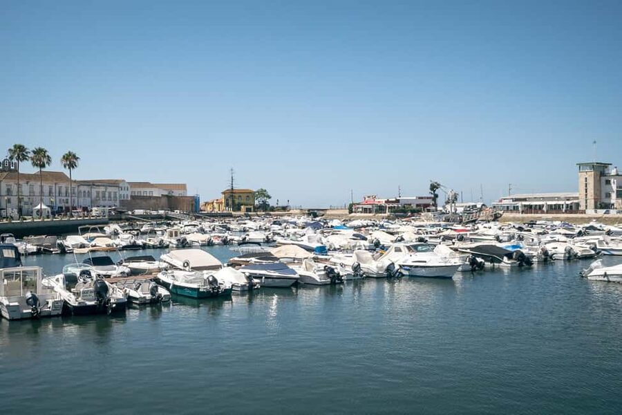 Faro: Flexible Walking Tour in Historic Center - Re-entering the walls through Arco da Vila
