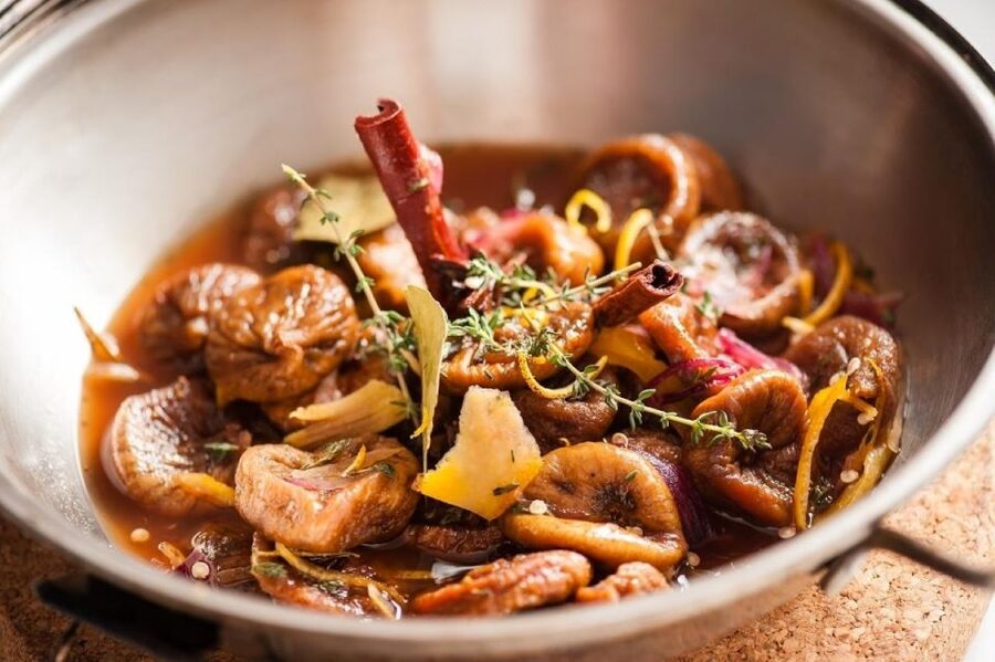 Faro: Learn to cook a Cataplana like a local! - Cooking the cataplana like a local, with real chef guidance