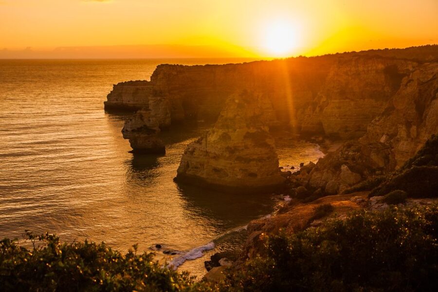 From Lagos: private Ponta da Piedade Sunset Cruise - The 1.5-hour plan and how sunset timing usually works