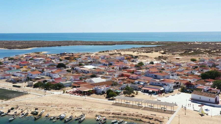 From Olhão: Ria Formosa Sunset Island Tour - The people and stories: how the guide turns the ride into something you remember