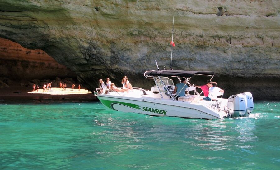 From Portimão: Private Benagil Caves Boat Tour with Drinks - Meeting Point in Portimão: Find the Convent Ruins and Go to the Port