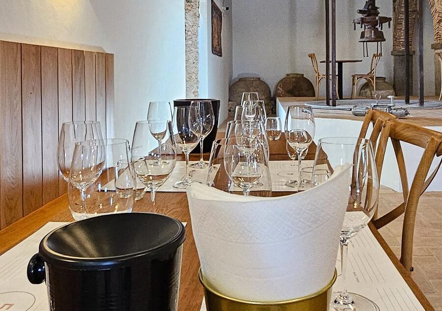 Historic centre & Wine tasting - Where the tour starts and why max 5 is a big deal