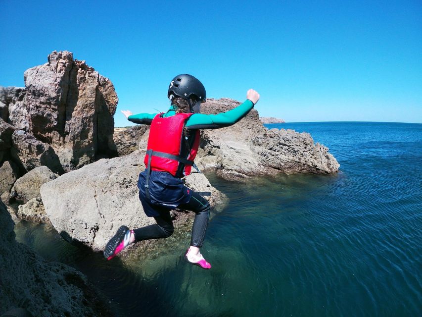 Kids Version - Coasteering with snorkeling: Algarve - The briefing at the beach, where you learn the rules and the pace