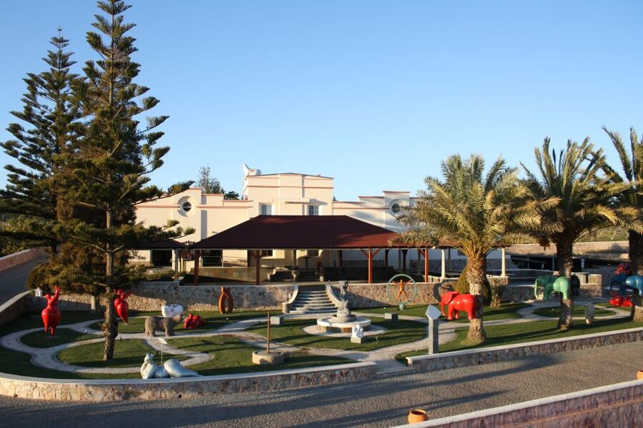 Lagoa: Guided Winery Tour and Local Wine Tasting - Getting there: the reception/Wine Shop meeting point