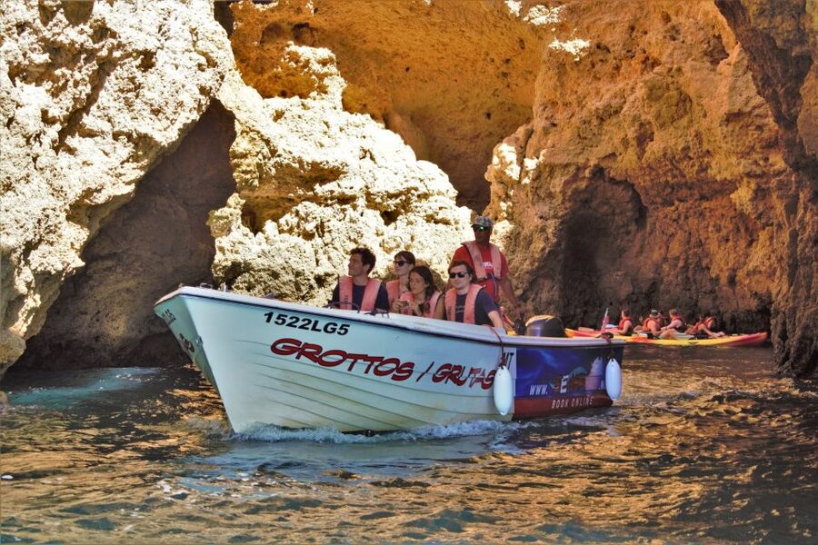 Lagos: Boat tour Ponta da Piedade with local guides - Entering the caves: what to expect and how to get good photos