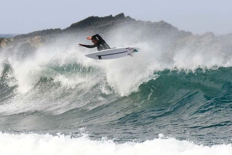 Lagos: group surf lessons for all levels - Lagos Surf Lesson Day: From Pickup to Getting Your Feet on the Board