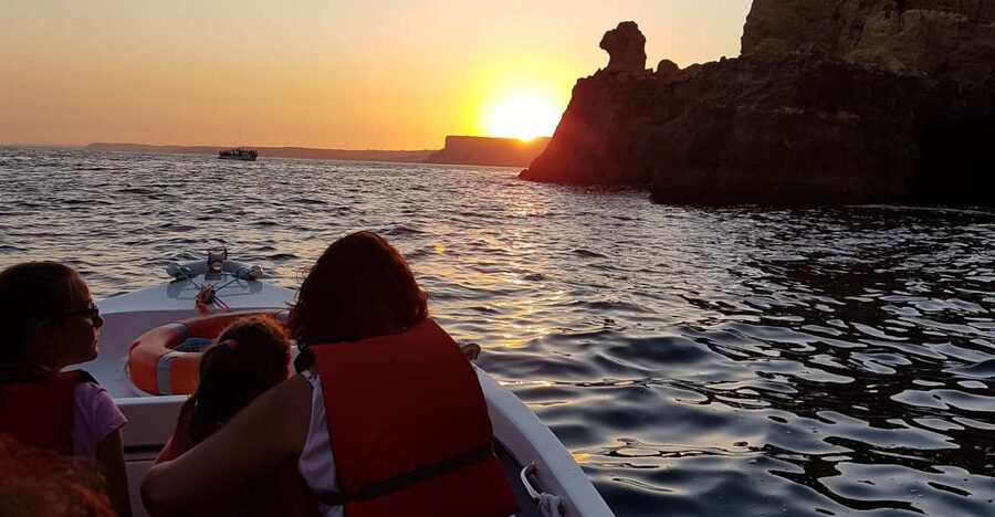 Lagos: Guided Ponta da Piedade Sunset Boat Tour - Sunset at Ponta da Piedade, the Algarve’s rock maze in real time