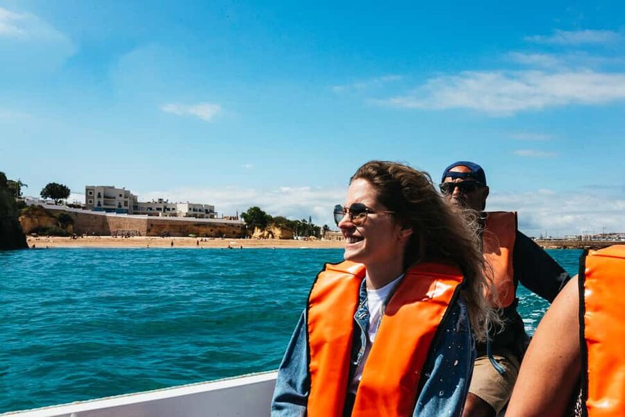 Lagos: Ponta da Piedade Coastline Boat Cruise - The 1-hour rhythm from Lagos Marina to Sagres