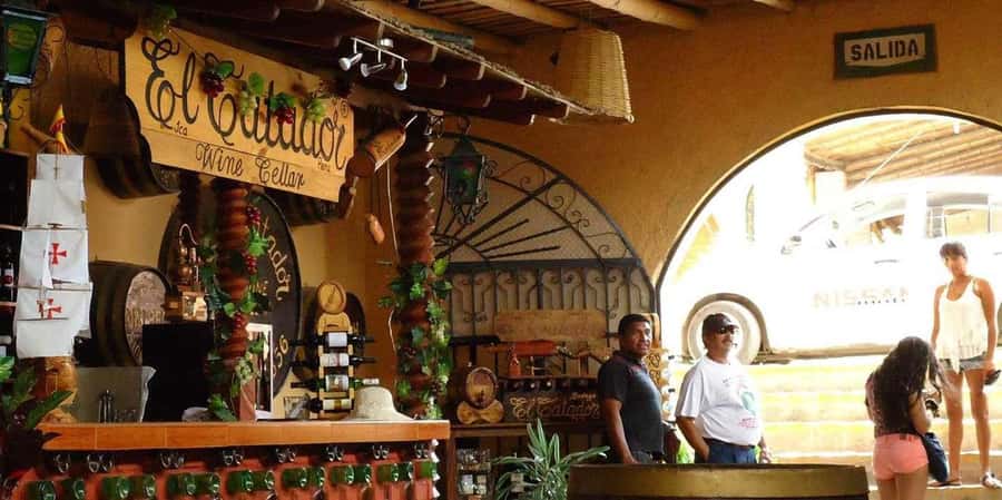 Lagos/Praia da Luz: Wine Tour, Tastings, Tapas, and Music - Private vs Small Group, and When Pickup Makes the Day Better