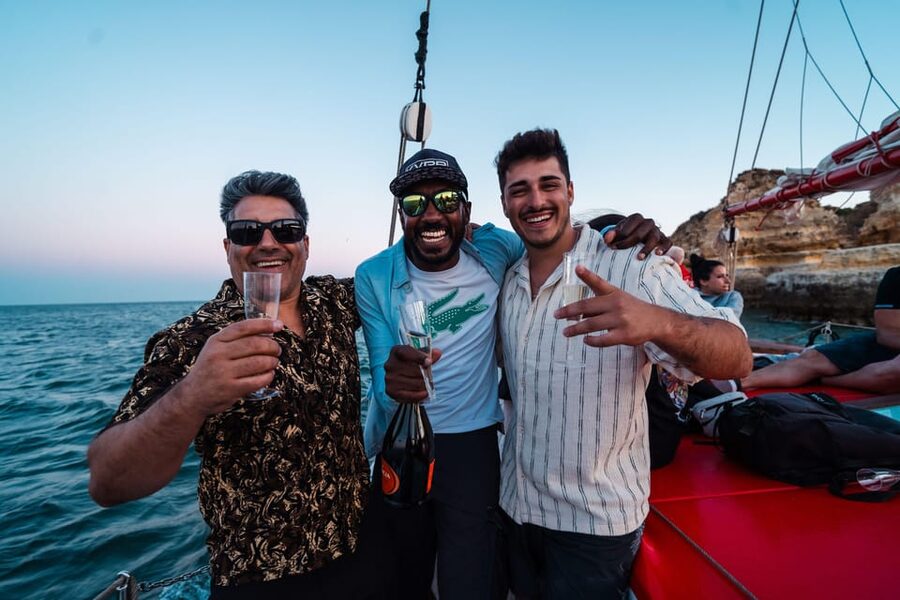 Lagos: Sunset Sail aboard a Traditional Boat with Prosecco - Prosecco on the water: how the drink moment works