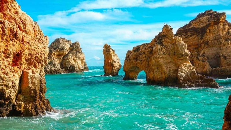 Lisbon: Private Day trip to Algarve, Benagil cave,Portimao - Praia da Marinha: what to expect from the cliff-and-water experience