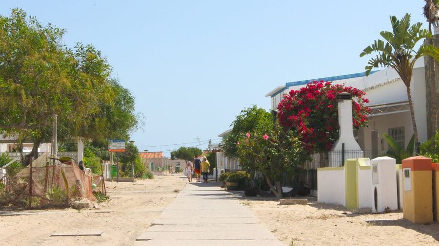 Olhão: 4-Hour Ria Formosa Islands Tour - On the water in the Parque Natural da Ria Formosa: what you gain from the skipper and guide