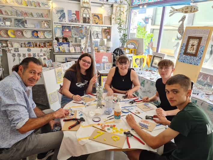 Olhão: Art Mosaic 2 hours Workshop by MosaicOlhão - Your 2-hour mosaic class: what you do, step by step