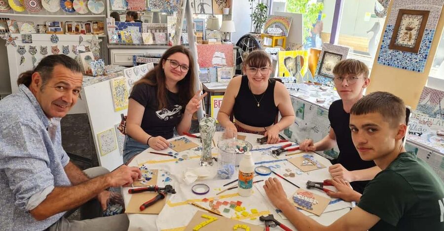 Olhão: Art Mosaic 2 hours Workshop by MosaicOlhão - Enter the MosaicOlhão atelier-boutique and get inspired fast