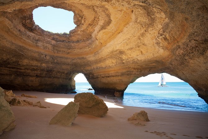 Portimao: Benagil Caves & Coastline - Catamaran - Meeting Point at Av. Rio Arade 129 and How the Boat Time Flows