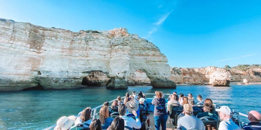 Portimão: Benagil Caves & Dolphins Watching with Biologist - Algar de Benagil and the cave stops: what you can actually do